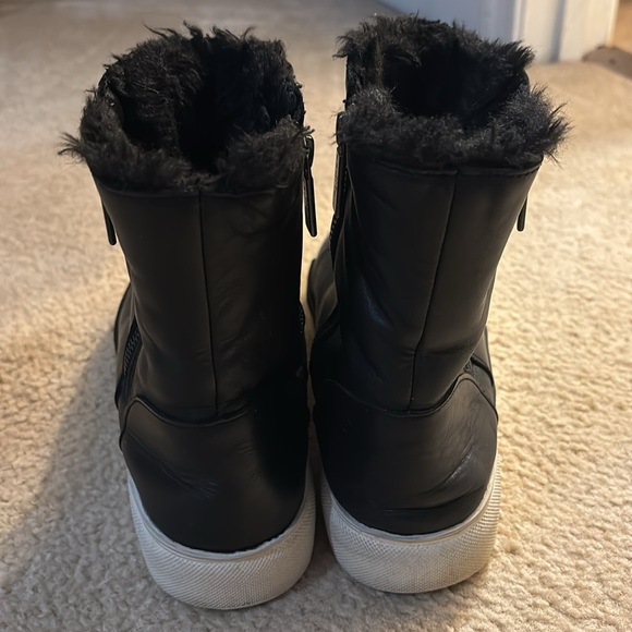 J/SLIDES 
Women's Victory Waterproof Platform Boots - Picture 4 of 10